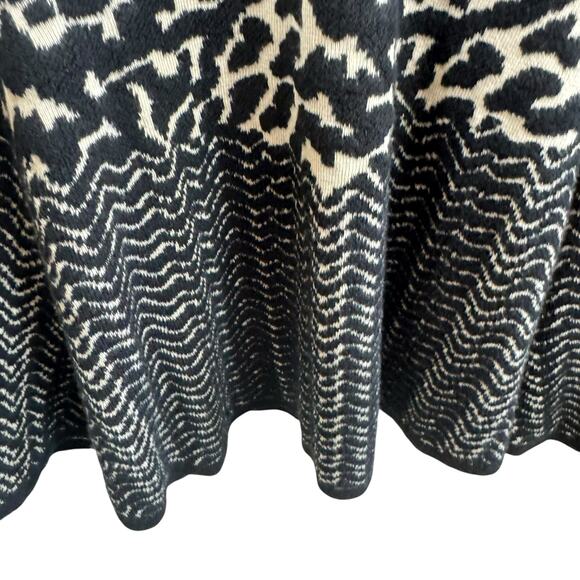 Just Taylor Anthro Black Cream 3/4 Sleeve Fit Flare Knee Length Sweater Dress L - Picture 4 of 8